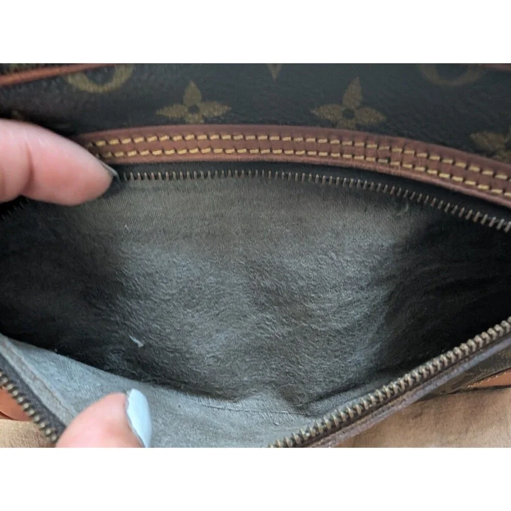 Louis Vuitton Marly Dragonne Pouch Clutch UNISEX GM Monogram Vintage 1990 COA